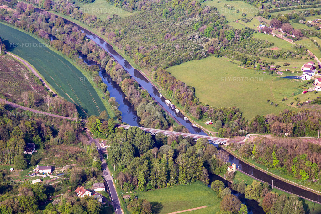 Aerial view: Canal des houilléres de la Sarre in Wittring in the state Moselle, France. – Photo: IMG_140688.jpg taken on 05/01/2024 by Werner Riehm/FLY-FOTO.com – Resolution of the original: 4898 x 3265 px