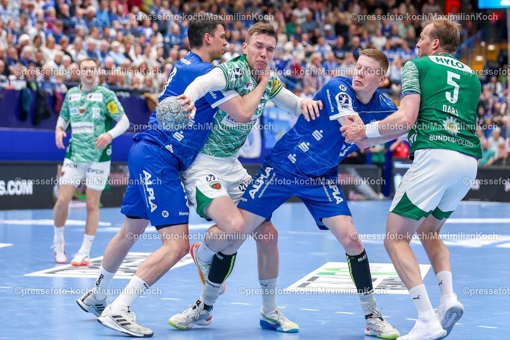 xkwix12042602043 | 2026.04.12, xkwix, Handball, HBL, TBV Lemgo Lippe -  Füchse Berlin, PHOENIX CONTACT arena, 28.Spieltag, Saison 2025 / 2026: Lasse Andersson (Füchse Berlin #11) im Zweikampf gegen Frederik Simak (TBV Lemgo Lippe #8)DFB regulations prohibit any use of photographs as image sequences and or quasi-video. Photo: xKamilxWilkowskixPressefotoKochx