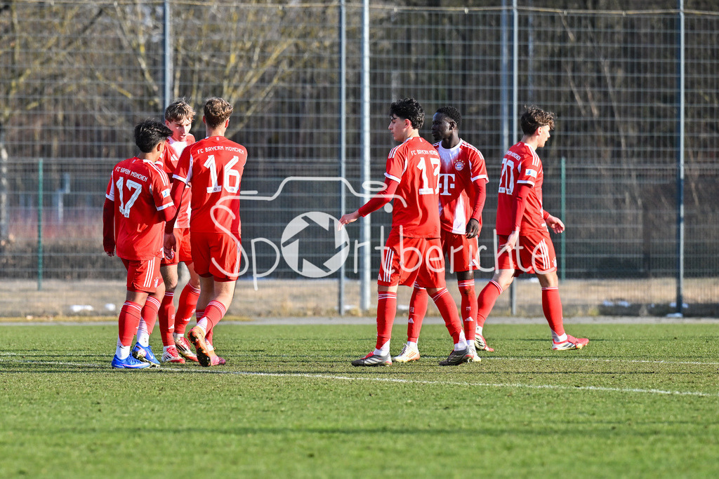 FC Bayern Amateure - FC Viktoria Pilsen U23 | MUNICH, GERMANY - 03. FEBRUARY: Jubel der kleinen Bayern nach dem Treffer zum 2-1 durch Maycon NORMANHA CARDOZO (FC Bayern München II 7) / Tor / Torschuetze / Freude / Happy während dem Testspiel zwischen den Amateuren des FC Bayern und dem FC Viktoria Pilsen B am FC Bayern Campus