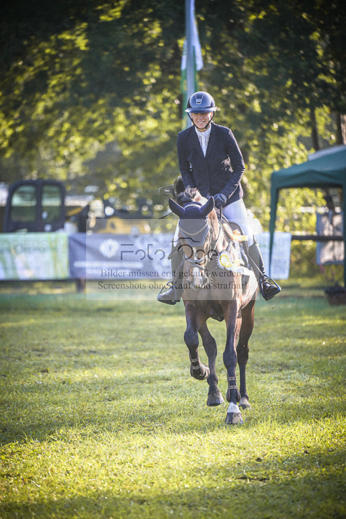 DOS_0054 | Entdecke hochwertige Reitturnierfotos von Foto Oger. Professionell, emotional und authentisch – jetzt Lieblingsmomente im Shop bestellen.Deutschlandweite Turnierfotografie. - Realisiert mit Pictrs.com