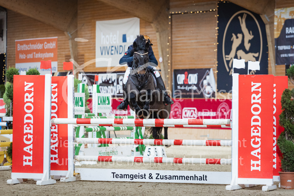 221127_Winterfestival_L-Spr_HPTTY-286 | Deine schönsten Turniermomente als professionelle Fotos! Entdecke hochwertige Pferdesport-Fotografie im Online-Shop. Jetzt Fotos finden & bestellen!