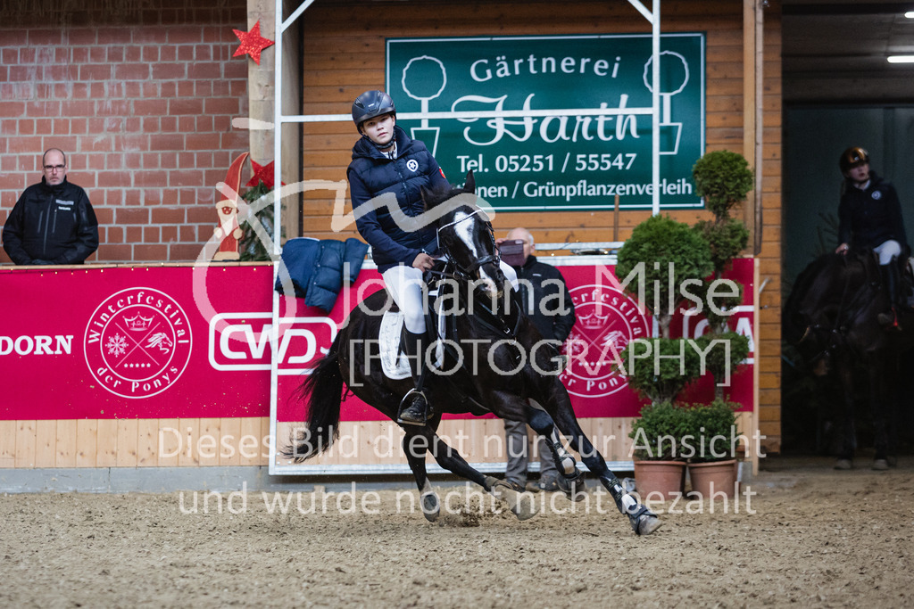 221127_Winterfestival_L-Spr_HPTTY-247 | Deine schönsten Turniermomente als professionelle Fotos! Entdecke hochwertige Pferdesport-Fotografie im Online-Shop. Jetzt Fotos finden & bestellen!