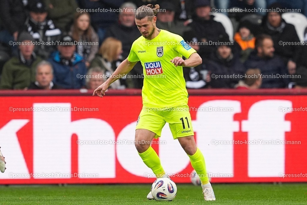 xYDRx25102501101 | 25.10.2025, xydrx, Fußball, 3.Liga, SC Verl - SSV Ulm 1846, Saison 2025 2026, Sportclub Arena: Dennis Chessa (SSV Ulm 1846 #11)  DFB regulations prohibit any use of photographs as image sequences and or quasi-video.