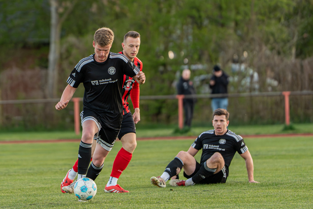 Fußball I Herren I Saison 2025-2026 I Bezirksliga Weser-Ems 4 I 23. Spieltag I TuS Frisia Goldenstedt - SW Osterfeine I 08384 | jns.sportfotos - Realisiert mit Pictrs.com