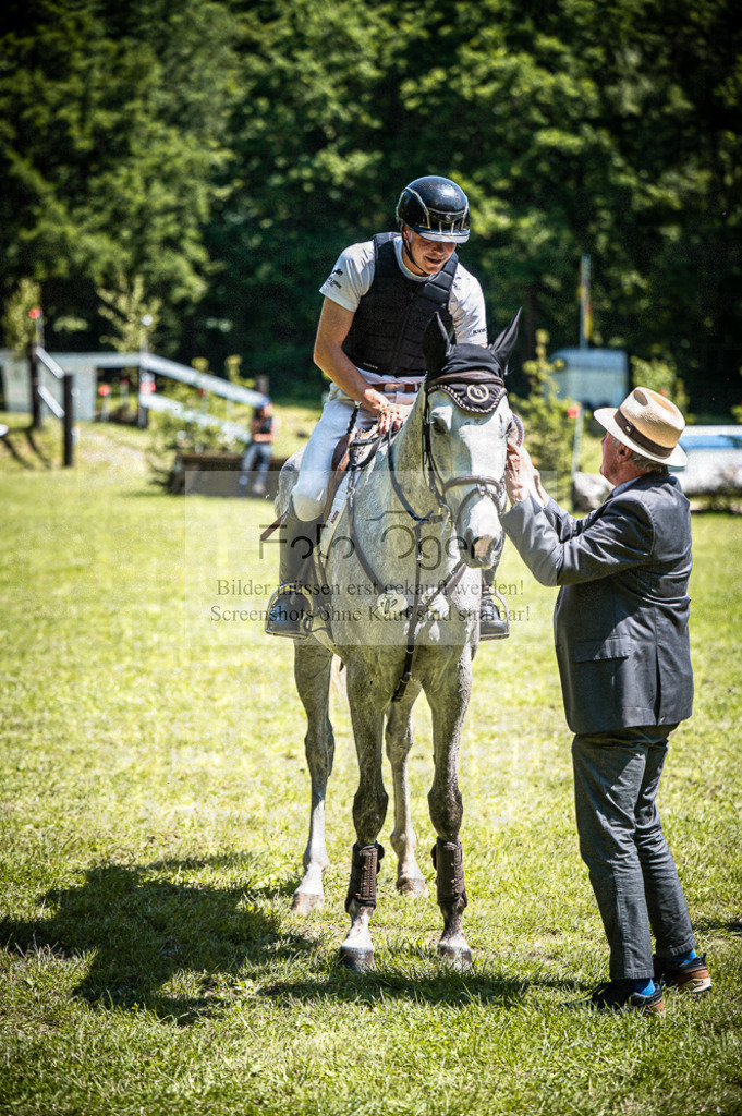 _DZ62059 | Entdecke hochwertige Reitturnierfotos von Foto Oger. Professionell, emotional und authentisch – jetzt Lieblingsmomente im Shop bestellen.Deutschlandweite Turnierfotografie. - Realisiert mit Pictrs.com