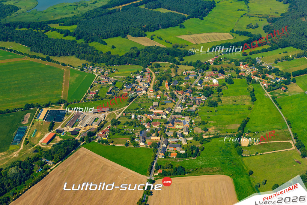 Luftaufnahme Boberow Karstädt - Die Luftaufnahme wurde 2025 vom UL-Flugzeug heraus erstellt ( ohne Drohne ) - Hochauflösende Luftaufnahme - für professionelle Ausdrucke geeignet. Die Geschenkidee !Mit Lizenz und Bildrechte bestellbar