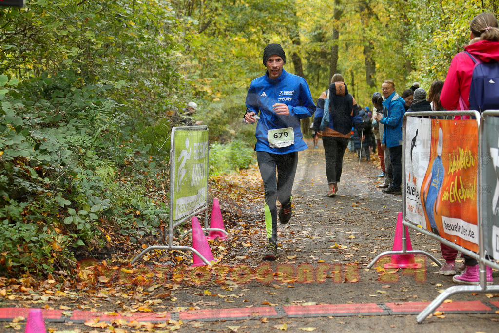 251026_1228_EX1_0482 | Sportfotografie im Rhein-Sieg Kreis, Köln, Bonn, NRW, Rheinland Pfalz, Hessen, etc. Unser Tätigkeitsfeld umfasst den Laufsport vom Volkslauf über den Marathon, Duathlon, Triathon bis zum Ultralauf wie Kölnpfad Ultra oder Schindertrail.