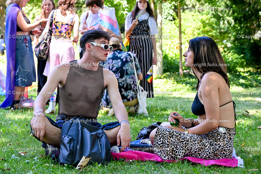 Linzpride 2024_ 06.07.2024-49 | 06.07.2024, Linz, AUT, Linzpride 2024, im Bild Teilnehmer an der Linz Pride 2024