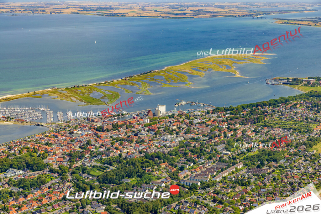 Neue Luftbildaufnahme der Stadt Heiligenhafen - Das Luftbild wurde 2025 vom UL-Flugzeug heraus erstellt ( keine Drohnenaufnahme ) - Hochauflösende Luftaufnahme - für Wandbilder und großformatige Ausdrucke geeignet. Das besondere Geschenk!Hier alle&nbsp;Infos zur Lizenzierung der LuftaufnahmeWir fliegen auch dieses Jahr wieder in Ihre Region um Luftbilder zu erstellen.- Luftbild anfragen