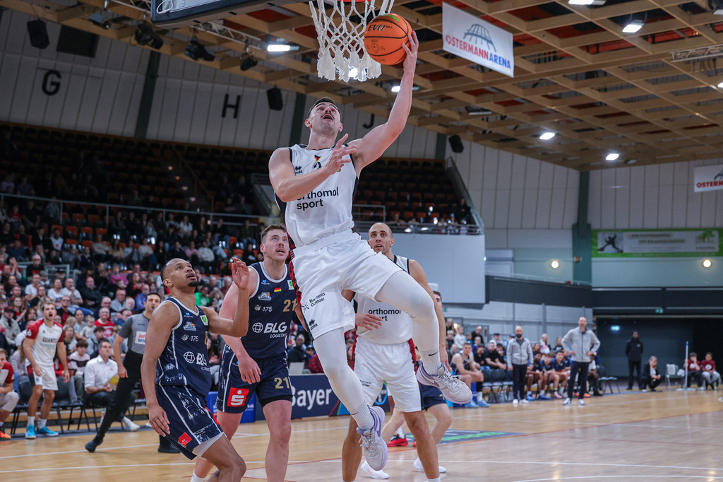 Pro A BAYER GIANTS vs Eisbären Bremerhaven-2 | Fotos von Basketballspielen aus dem Raum NRW fotografiert von Gero Mueller-Laschet und Daniel Schaefer - Realisiert mit Pictrs.com