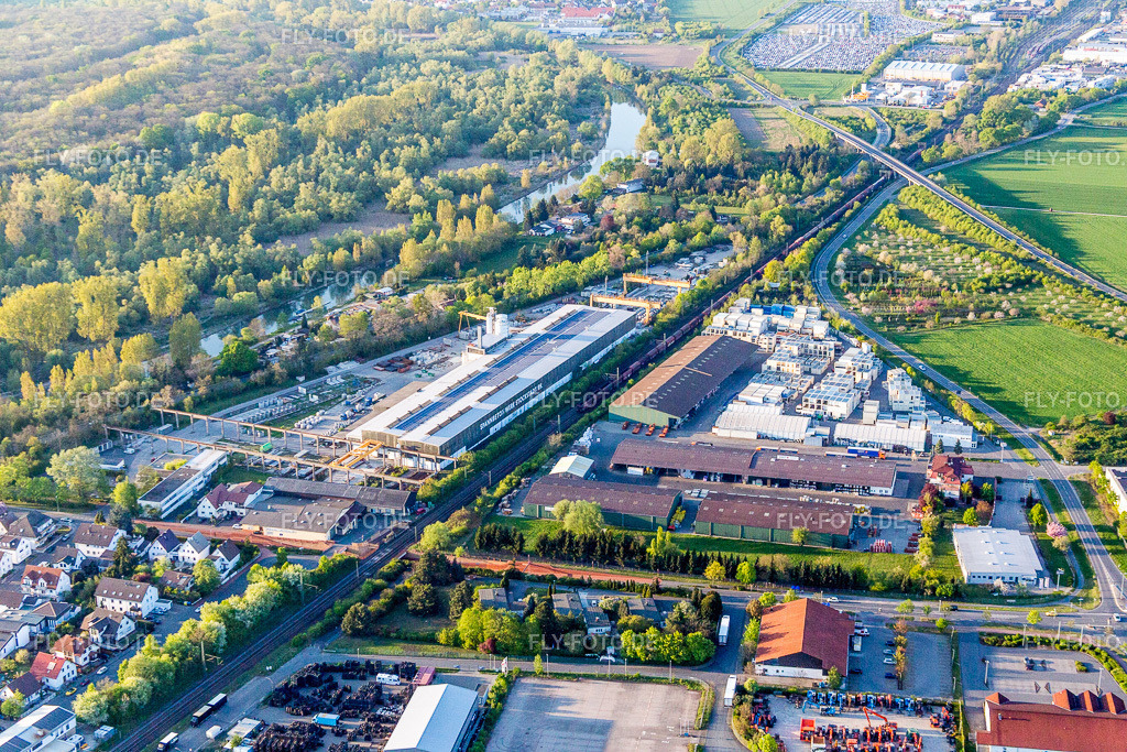 Gebäude und Produktionshallen auf dem Werksgelände der Spannbetonwerke Finger Stockstadt GmbH & Co. KG | Luftbild: Gebäude und Produktionshallen auf dem Werksgelände der Spannbetonwerke Finger Stockstadt GmbH & Co. KG in Stockstadt am Rhein im Bundesland Hessen in Deutschland. Foto: IMG_077683.jpg vom 23.04.2015 durch Werner Riehm/FLY-FOTO.de - Realisiert mit Pictrs.com