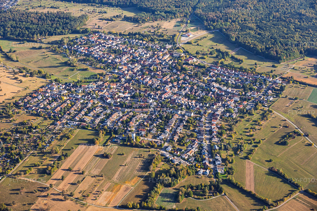 Luftbild: Ortsansicht von Südwesten im Ortsteil Spielberg in Karlsbad im Bundesland Baden-Württemberg in Deutschland. – Foto: IMG_159601.jpg vom 27.09.2026 durch Werner Riehm/FLY-FOTO.de – Auflösung des Originals: 6000 x 4000 px