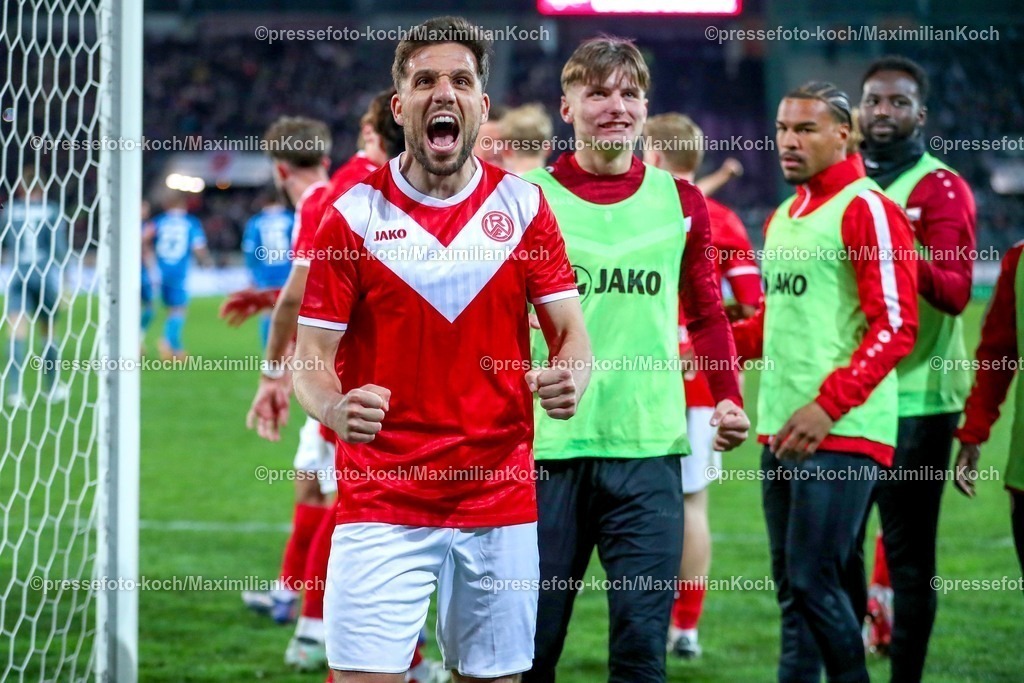 RWE06042501091 | 2025.04.06, Fußball, 3.Liga, Rot-Weiss Essen - FC Hansa Rostock, Stadion Hafenstraße, Saison 2024 2025: Torjubel nach dem Tor zum 2:1 durch Torschütze Ahmet Arslan (RWE #6) DFB regulations prohibit any use of photographs as image sequences and or quasi-video.