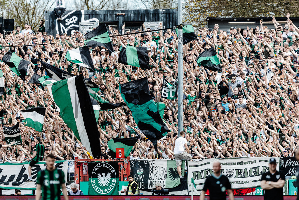 3. Liga, Saison 2023/24, 32. Spieltag: SC Preußen Münster - Jahn Regensburg | Münster, 06.04.2024: 3. Liga, 32. Spieltag, SC Preußen Münster gegen Jahn Regensburg im LVM-Preußenstadion in Münster. Foto: sportfotografie.ms | Markus Paletta - Realisiert mit Pictrs.com