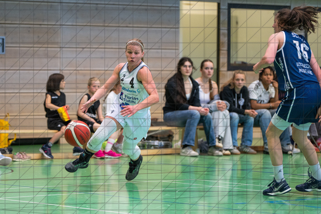2. DBBL PlayOff 24/25 - BBC Osnabrück vs. BasCats USC Heidelberg - 1/4-Finale, 2. Spiel  | Osnabrück, Deutschland, 27.04.25: 2. DBBL PlayOff 24/25 - BBC Osnabrück vs. BasCats USC Heidelberg - 1/4-Finale, 2. Spiel Im Bild: POTRATZ Annemarie (BBC Osnabrück #4)CREDIT:www.bullenfotos.de, Martin Koenig, Hoerner Weg 40, D-49078 Osnabrueck, +4917663732967Nutzung und Weitergabe nur zu den vereinbarten Zwecken. Presseanfragen an Ersteller. Alle Rechte beim Ersteller. Honorierung nach MFM. - Realisiert mit Pictrs.com