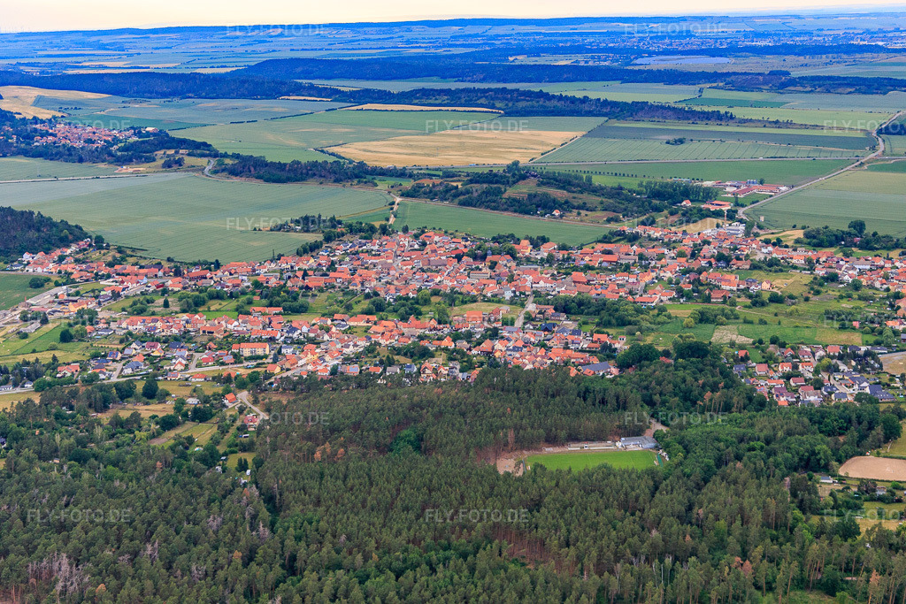 Luftbild: Ortsansicht aus Süden im Ortsteil Westerhausen in Thale im Bundesland Sachsen-Anhalt in Deutschland. Foto: IMG_136449.jpg vom 16.06.2023 durch Werner Riehm/FLY-FOTO.de