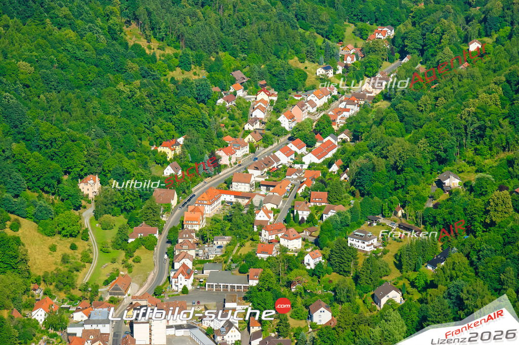 Die Luftaufnahme der Stadt Kulmbach wurde vom UL-Flugzeug heraus erstellt ( keine Drohne )- hohe Auflösung für beste Qualität