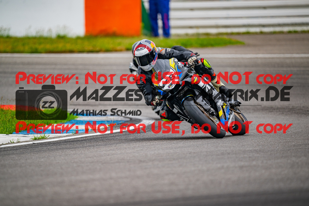 MaZZes_FotoMatrix_240701_6007705_3089 | WEISS