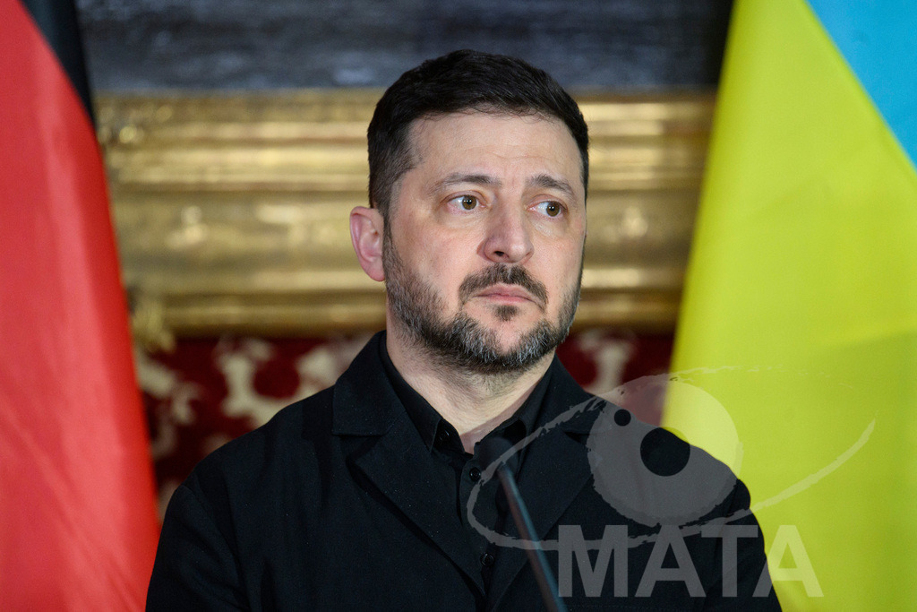 _DWA0575 | Politiker Wolodymyr Selenskyj, Präsident der Ukraine, iwährend eines Pressestatements in der Münchner Residenz vor der Verleihung des Ewald-von-Kleist-Preises.Der diesjährige Ewald-von-Kleist-Preis wird am Rande der Münchner Sicherheitskonferenz 2026 an das ukrainische Volk vergeben. München, 14.02.2026 Bayern Deutschland - Realized with Pictrs.com