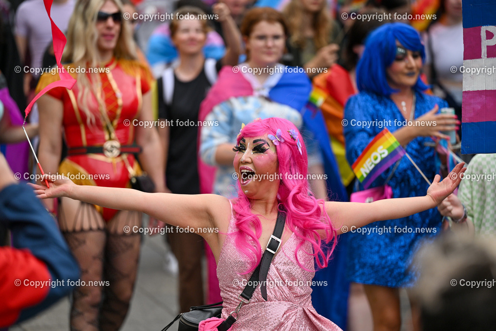 Linzpride 2023_ 24.06.2023-60 | 24.06.2023, Linz, AUT, Linzpride 2023, im Bild Teilnehmer an der Linzpride 2023