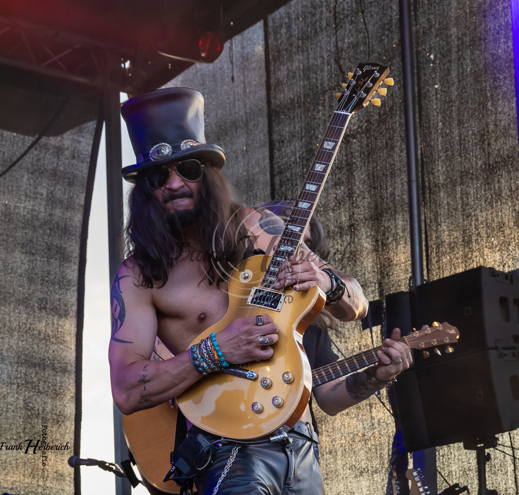 Slash n´Roses | Slash n´Roses - Realisiert mit Pictrs.com