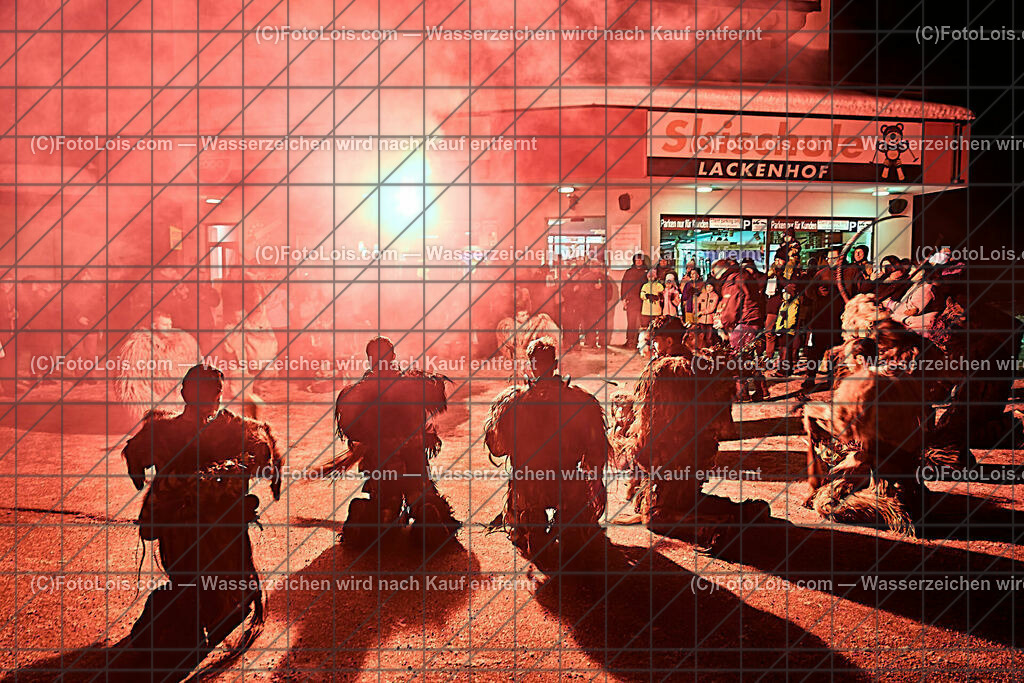 ALP5132_SKIVERLEIH-Nikolaus_Lackenhof_Oetscherteufeln | (C)FotoLois.com, Alois Spandl. SPORT2000-Nikolausempfang und Ötscherteufeln in Lackenhof im Skisportzentrum, Sa 9. Dez. 2023.