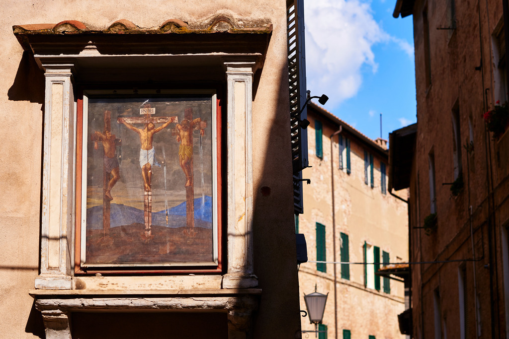 Gemaelde Tre Cristi in der Altstadt | Siena, Italien - September 01, 2016: Gemaelde Tre Cristi in der Altstadt. - Realisiert mit Pictrs.com