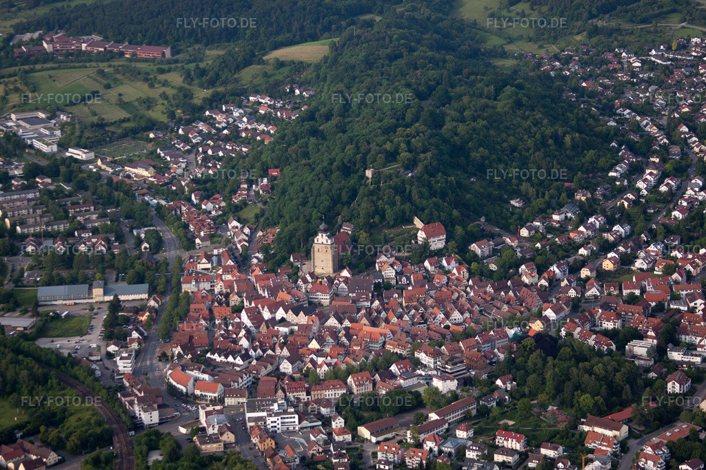 Luftbild: Historische Altstadt mit Stiftskirche in Herrenberg im Bundesland Baden-Württemberg in Deutschland. Foto: IMG_66878.jpg vom 07.06.2014 durch Werner Riehm/FLY-FOTO.de