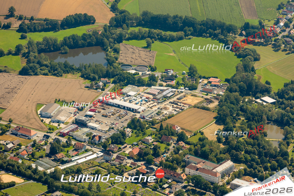 Das Luftbild zeigt : Gewerbegebiet Waldsassen - Die Luftaufnahme wurde 2023 vom UL-Flugzeug aus erstellt ( keine Drohne ) - Hochauflösende Luftaufnahme - Für grossformatige Ausdrucke geeignet. Die Geschenkidee !Mit Lizenz und Bildrechte bestellbar