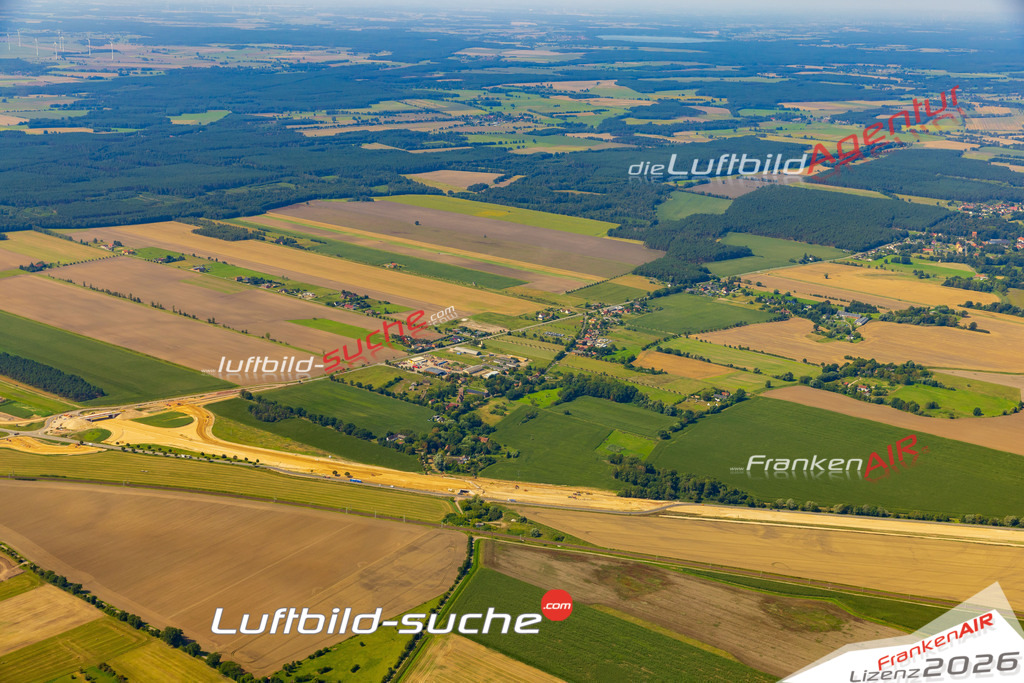Klassische Luftaufnahme ohne Drohne zeigt:Vielbaum bei Aland - Die Luftbildaufnahme wurde 2025 vom UL-Flugzeug heraus erstellt ( keine Drohnenaufnahme ) - Hochauflösende Luftaufnahme -Nicht vergleichbar mit Google Maps oder Satelittenbilder- Die Geschenkidee !Mit Lizenz und Bildrechte bestellbar