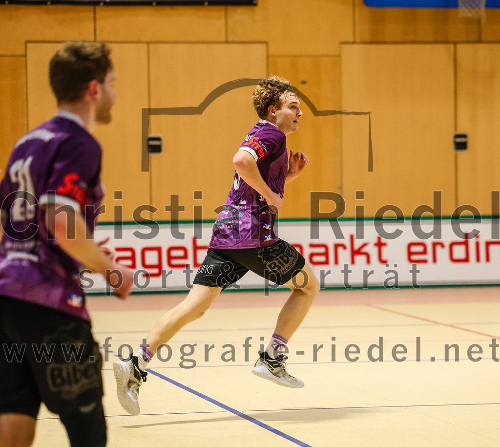 2024-10-20_012_SpVgg_Altenerding_II_gegen_TSV_Taufkirchen-Vils | Erding, Deutschland, 20.10.2024:Handball, Bezirksliga Männer Ost 2024 / 2025, 3. Spieltag, SpVgg Altenerding II gegen TSV Taufkirchen/Vils, Endergebnis: 15:20Jakob Thees (SpVgg Altenerding, #3)Foto: Christian Riedel / fotografie-riedel.net