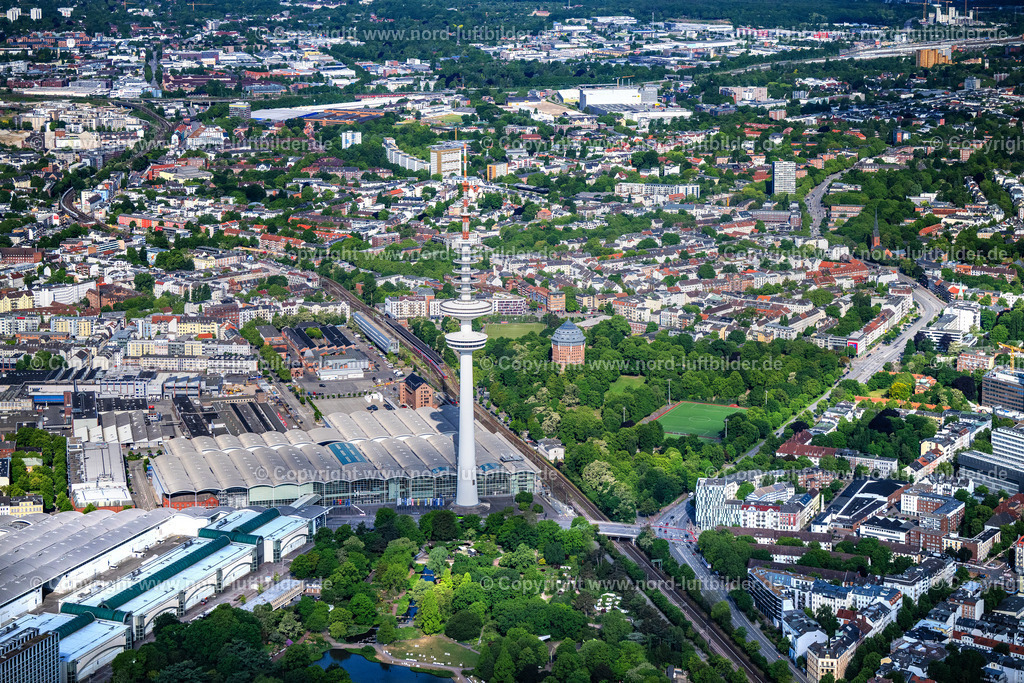 Hamburg_Fernsehturm_Heinrich_Herz_Turm_ELS_2116240525 | HAMBURG 24.05.2025 Fernmeldeturm- Bauwerk und Fernsehturm " Heinrich-Hertz-Turm " in Hamburg, Deutschland. Weiterführende Informationen bei: DFMG Deutsche Funkturm GmbH. // Television Tower " Heinrich-Hertz-Turm " in Hamburg, Germany. Further information at: DFMG Deutsche Funkturm GmbH. Foto: Martin Elsen