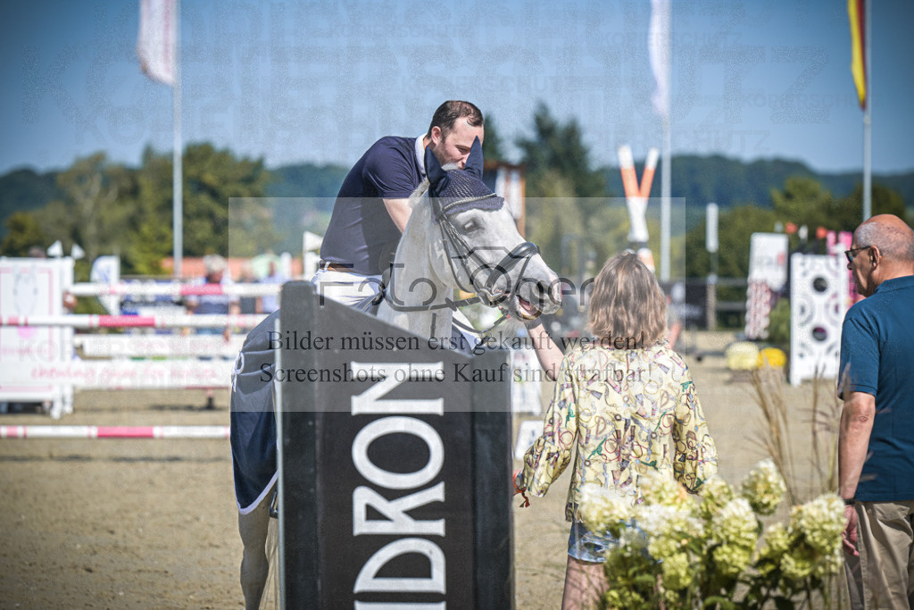 DOS_0042 | Entdecke hochwertige Reitturnierfotos von Foto Oger. Professionell, emotional und authentisch – jetzt Lieblingsmomente im Shop bestellen.Deutschlandweite Turnierfotografie. - Realisiert mit Pictrs.com