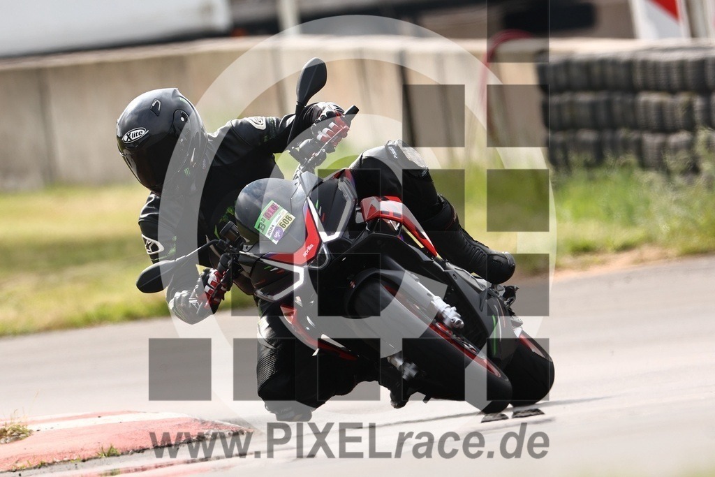 0608-20240601_00338 | Schöne Erinnerungen an spannende Momente - das festzuhalten ist unser Job. PIXELrace.de ist seit 2003 auf den Rennstrecken Europas unterwegs um die Action draußen beim Fahren und die wunderbare Stimmung imm Fahrerlager für euch einzufangen.