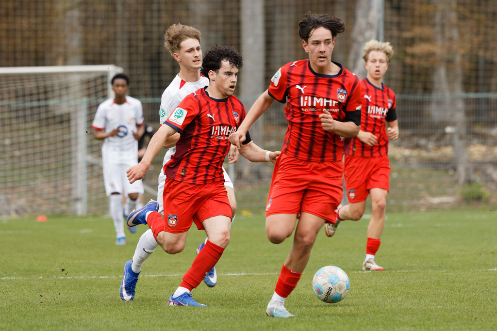 FCHOFK_260418_6-45 | 1.FC Heidenheim 1846 vs. Offenbacher Kickers, Fußball, U17, B-Junioren, NWL, U17-DFB-Nachwusliga, 2025/2026, 10. Spieltag, 18.04.2026 in Heidenheim, Walter-Birkhold-Jugendstadion (Foto: Michael Bulling) - Realisiert mit Pictrs.com