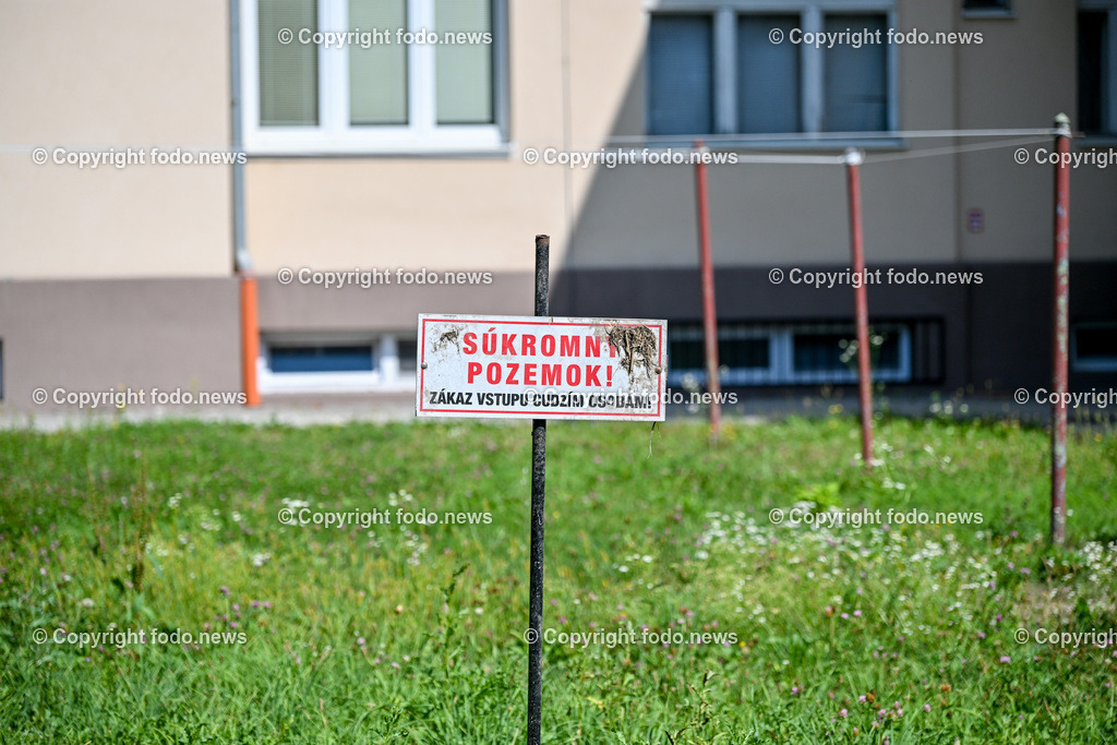 Slowakei_ Trenciansky kraj_ Povazska Bystrica_ 26.08.2024-91 | 26.08.2024, Slowakei, SVK, Trenciansky kraj, Povazska Bystrica, im Bild Stadt in der Nordwestslowakei, Stadtansichten, Gebaeude, Architektur, Turm, Bruecke, Bahnhof, Zentrum, Prior, Kaufhaus, Park, Strassen, Haeuser, Infrastruktur, kommunistische Symbolik, Denkmaeler, Kultur