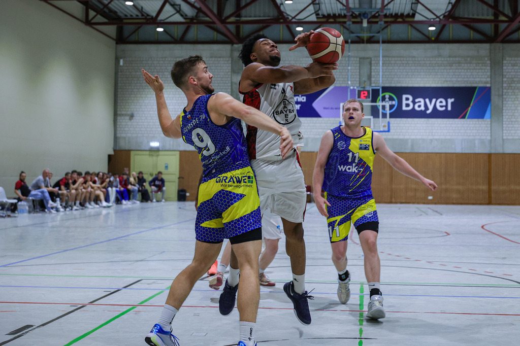 Regio BAYER GIANTS vs SV Haspe 70-57 | Fotos von Basketballspielen aus dem Raum NRW fotografiert von Gero Mueller-Laschet und Daniel Schaefer - Realisiert mit Pictrs.com