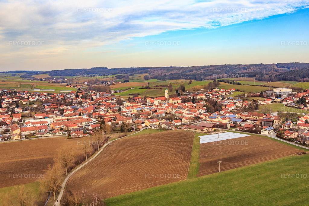 Luftbild: Ortsansicht von Südwesten in Bad Birnbach im Bundesland Bayern in Deutschland. Foto: IMG_085564.jpg vom 31.12.2015 durch Werner Riehm/FLY-FOTO.de