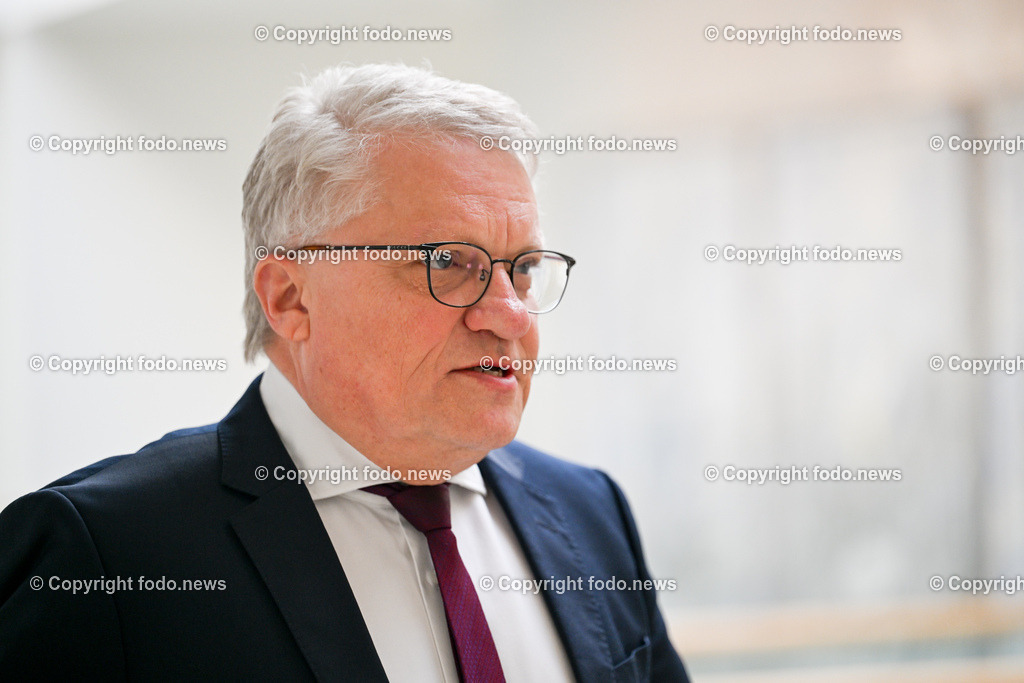 Pressekonferenz LIVA Aufsichtsratssitzung_ 15.04.2024-8 | 15.03.2024, Altes Rathaus Linz, AUT, Pressekonferenz LIVA Aufsichtsratssitzung, im Bild Klaus Luger (SP, Bgm. der Stadt Linz)