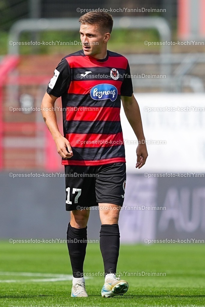 xydr03082501096 | 03.08.2025, xydrx, Fußball, 3.Liga, Viktoria Köln - FC Schweinfurt 05, Saison 2025 2026, Sportpark Höhenberg: Marco Pledl (Viktoria Köln #17)  DFB regulations prohibit any use of photographs as image sequences and or quasi-video.