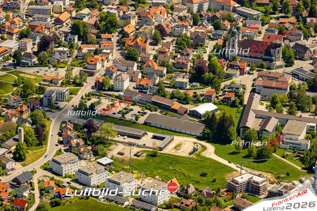 Das Luftbild zeigt :  Lindenberg im Allgäu - Die Luftaufnahme wurde 2024 vom UL-Flugzeug aus erstellt ( keine Drohne ) - Hochauflösende Luftaufnahme - Für grossformatige Ausdrucke geeignet. Die Geschenkidee !Mit Lizenz und Bildrechte bestellbar