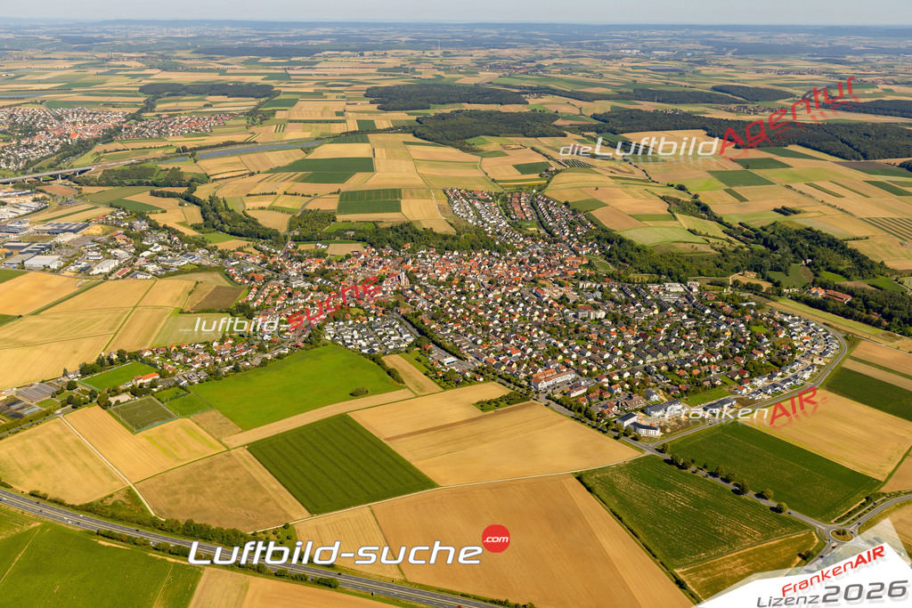 Das Luftbild zeigt :  Estenfeld - Die Luftaufnahme wurde 2023 vom UL-Flugzeug aus erstellt ( keine Drohne ) - Hochauflösende Luftaufnahme - Für grossformatige Ausdrucke geeignet. Die Geschenkidee !Mit Lizenz und Bildrechte bestellbar