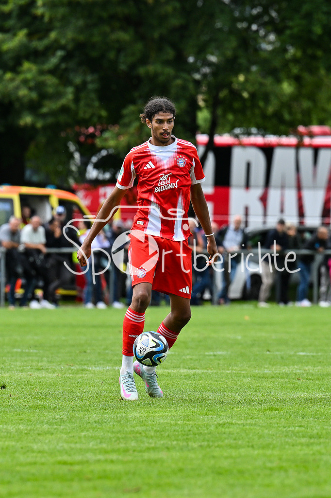 SSV Ulm 1846 Fussball U19 - FC Bayern München U19 | am Ball Noah CODJO-EVORA (FCB #9) / Einzelfoto / Freisteller / U19 DFB Nachwuchsliga: SSV Ulm 1846 Fussball - FC Bayern München, Hauptspielfeld Langenau am 02.08.2025
