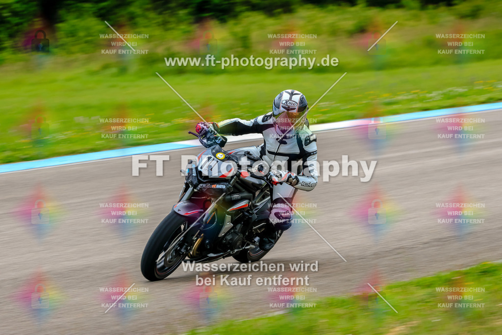 MotoTeam-3434 | Hier findet Ihr Bilder von Touristenfahrten auf der Nürburgring Nordschleife oder von anderen Veranstaltungen die ich besucht habe. Viel Spass beim Durch Schauen 