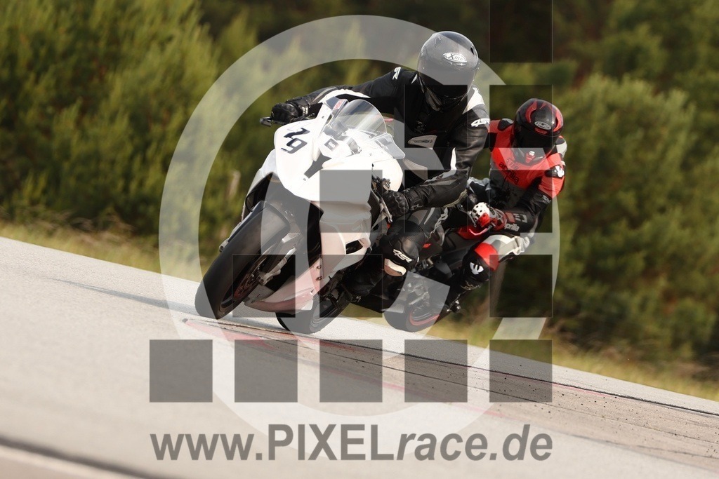 0129-20250609_11969 | Schöne Erinnerungen an spannende Momente - das festzuhalten ist unser Job. PIXELrace.de ist seit 2003 auf den Rennstrecken Europas unterwegs um die Action draußen beim Fahren und die wunderbare Stimmung imm Fahrerlager für euch einzufangen.