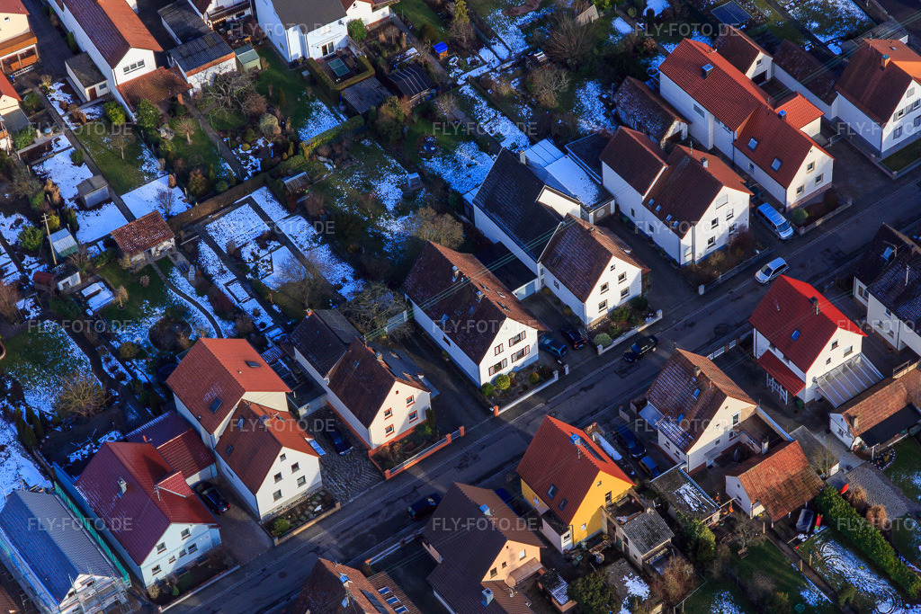 Luftbild: Waldstraße x Südendstraße im Winter bei Schnee in Kandel im Bundesland Rheinland-Pfalz in Deutschland. Foto: IMG_096309.jpg vom 15.01.2017 durch Werner Riehm/FLY-FOTO.de