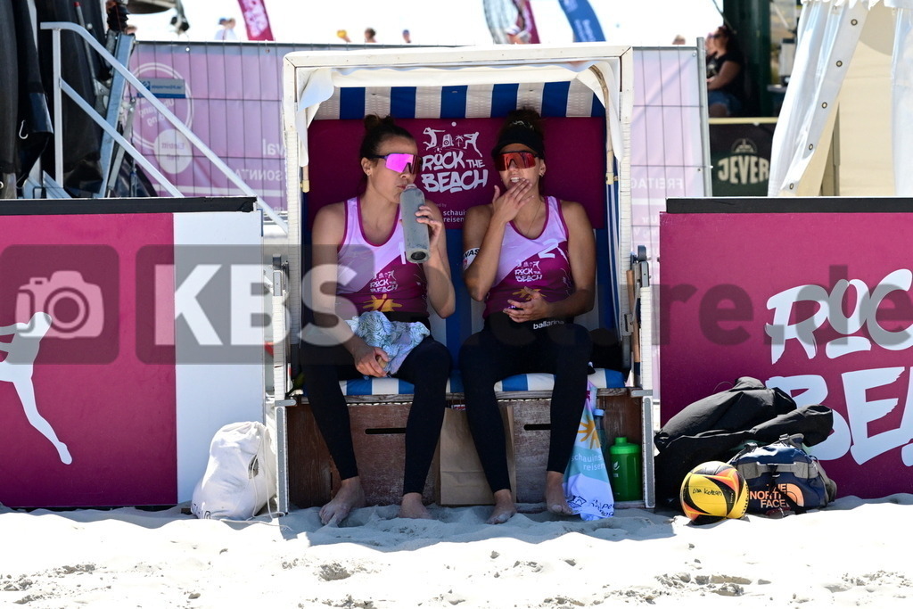 KBS Picture_Rock-The-Beach_Beachvollyball_007 | v.l. Aulenbrock Christine (VfL Osnabrueck) und Kotzan Lisa-Sophie (SVE Cottbus) ,Rock the Beach - die Nationale Beach-Vollyball Serie mit Festival-Charakter auf der Sandbank Strand in Ording vom 04.07. - 06.07.2025 , Qualifikation zur Deutschen Meisterschaft , - Realisiert mit Pictrs.com