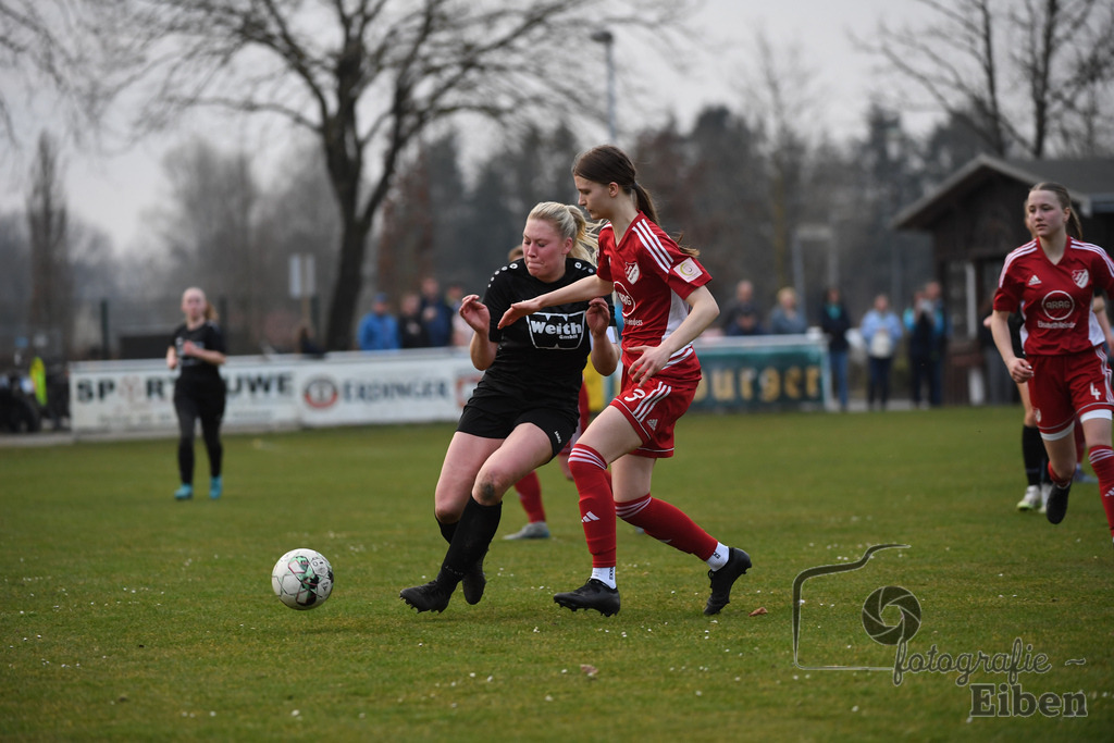 SG am Meer-SpVG Aurich U20 | Bezirksliga Frauen Nord; SG am Meer (schwarz)-SpVG Aurich U20 (rot) am 23.03.2025; in Gristede (Fehrenkampstr. 2a), Photo: Philip Eiben 2025 - Realisiert mit Pictrs.com