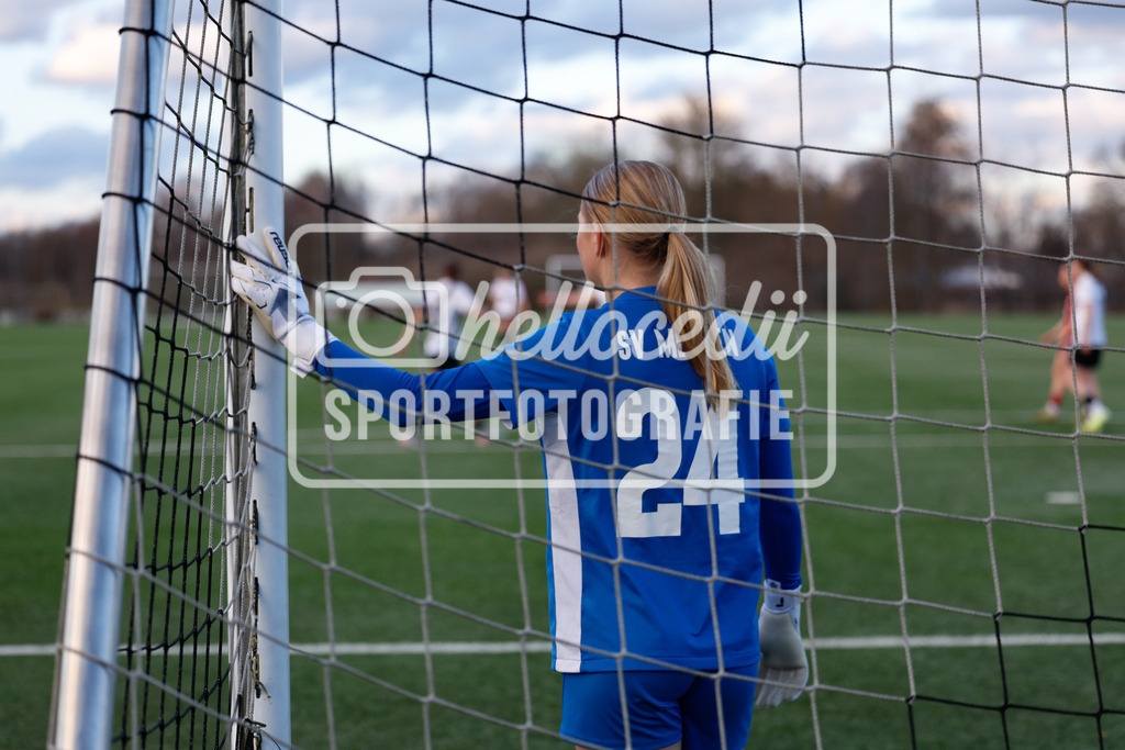 Fußball I Frauen I Saison 2025-2026 I AOK NFV Pokal I SV Meppen 1912 e.v. U20 2 - SpVg Aurich I 01.03.2026-93 | Carla Mia Steenken (24, SV Meppen 1912 e.v.) gibt der Mauer Anweisungen  - Realisiert mit Pictrs.com