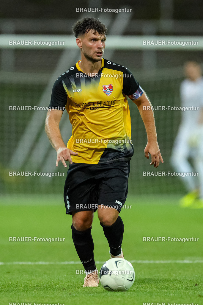 SB_KFCBAU_20250815_6029.JPG -  - KFC Uerdingen - SF Baumberg - Oberliga Niederrhein | Krefeld, Deutschland, 15.08.25: Ole Päffgen (KFC Uerdingen) in Aktion, am Ball, Einzelaktion während des Oberliga Niederrhein Spiels zwischen KFC Uerdingen - SF Baumberg in der Grotenburg Stadion am 15. August 2025 in Krefeld, Deutschland. (Foto von Stefan Brauer/Brauer-Fotoagentur)